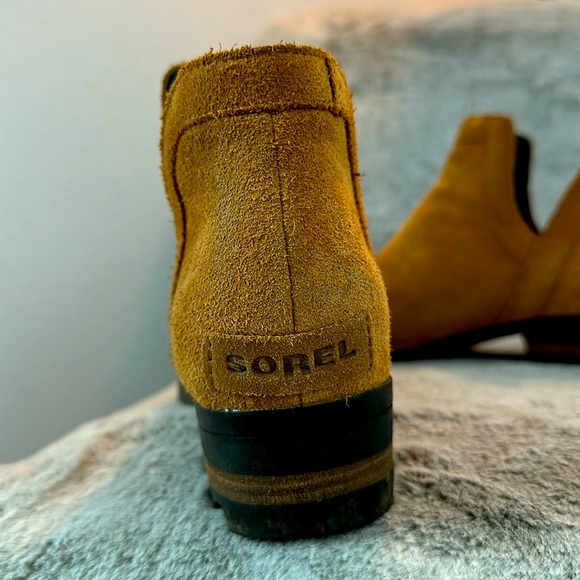 Sorel Lolla suede ankle bootie - perfect condition. - Picture 4 of 10